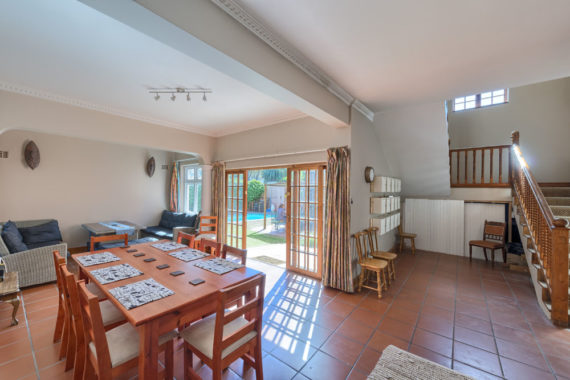 livinghouse-diningroom