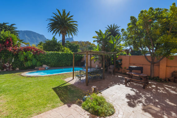livinghouse-garden-view
